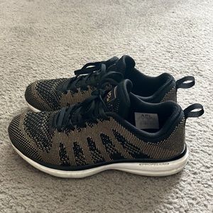 APL women's techloom pro black/ rose gold 7.5 great condition!